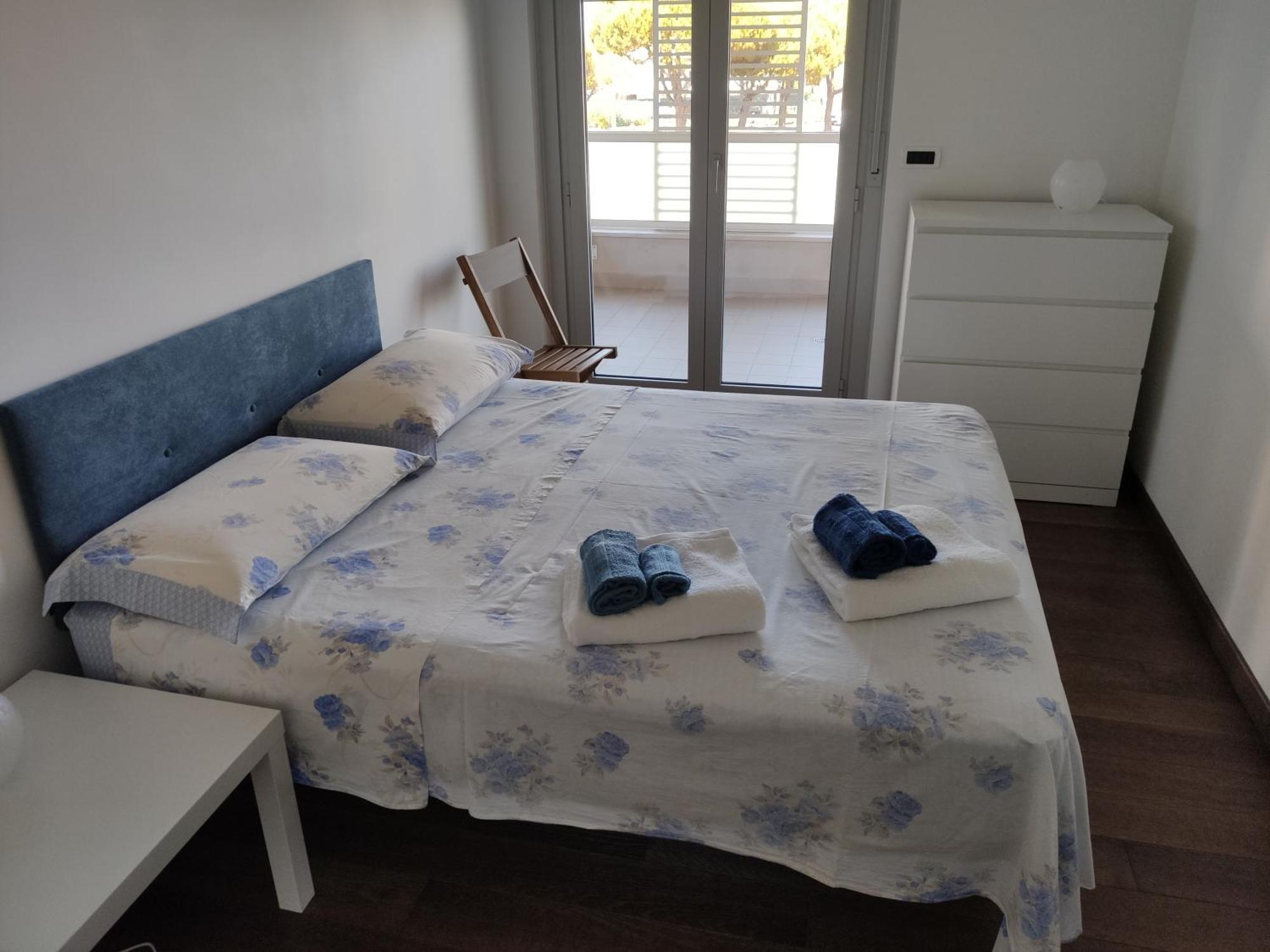 White-Blue Vibes, Seafront 2-Bedroom Apt Монтесильвано Экстерьер фото